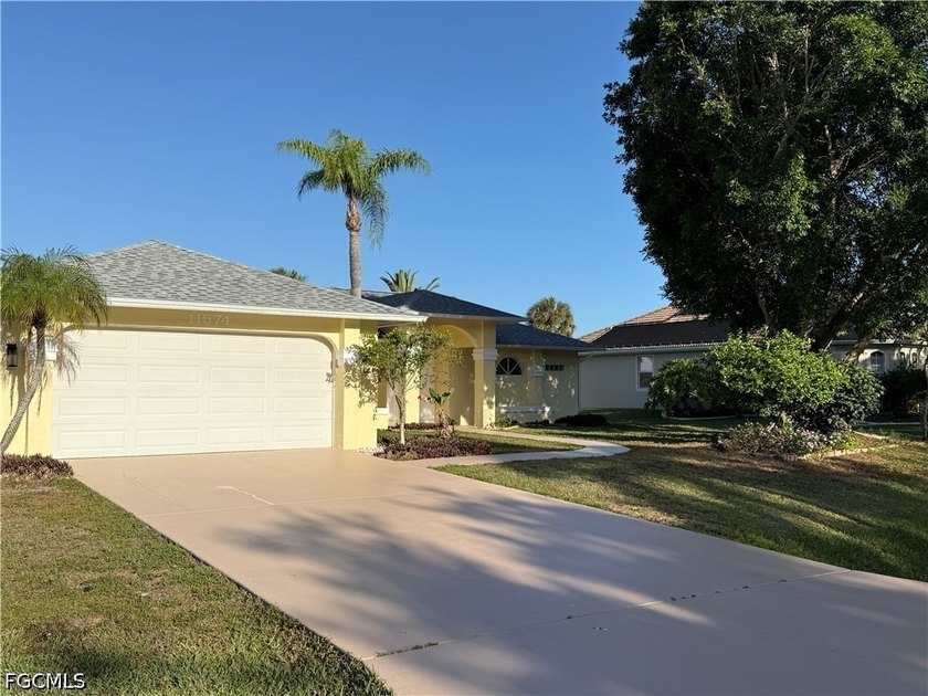Spacious 3 bedroom 2 bath and den pool home in CAPE ROYAL, a - Beach Home for sale in Cape Coral, Florida on Beachhouse.com