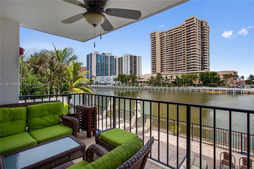 Bright corner unit offering 1300 sq. ft of living space with - Beach Condo for sale in Miami Beach, Florida on Beachhouse.com