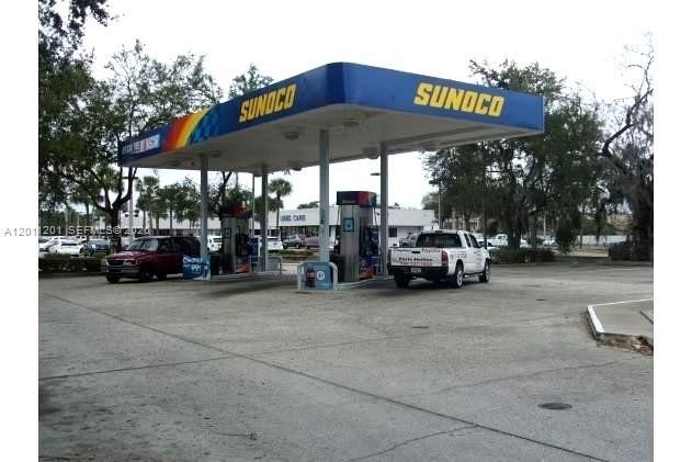 Prime +-0.77-acre signalized corner in Daytona Beach with - Beach Commercial for sale in Daytona Beach, Florida on Beachhouse.com