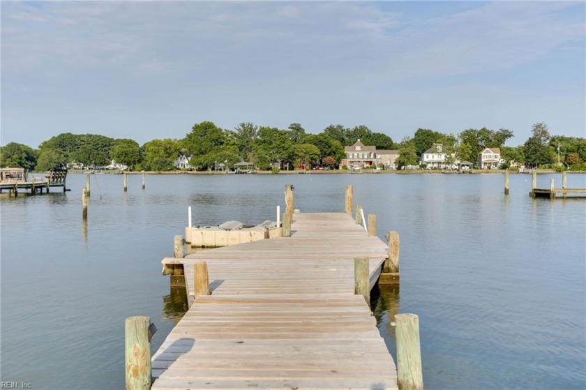 BEAUTIFUL, REMODELED WATERFRONT HOME AT AN AFFORDABLE PRICE! - Beach Home for sale in Hampton, Virginia on Beachhouse.com