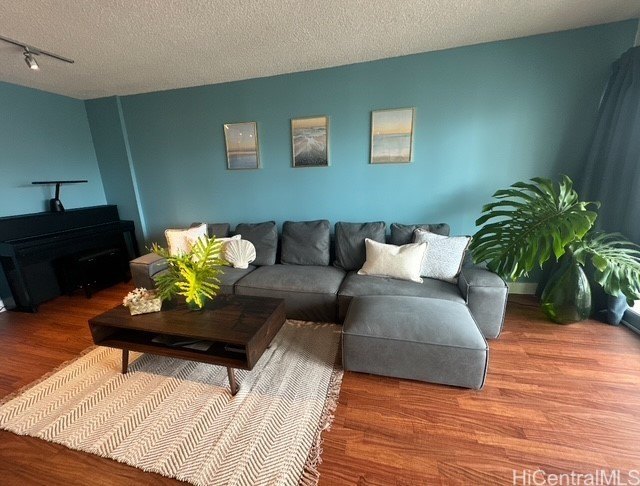 Welcome to this well-maintained two bedroom, two bathroom unit - Beach Condo for sale in Honolulu, Hawaii on Beachhouse.com