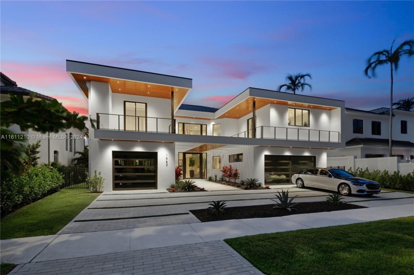 Stunning new modern waterfront estate with ultra high-end - Beach Home for sale in Fort Lauderdale, Florida on Beachhouse.com