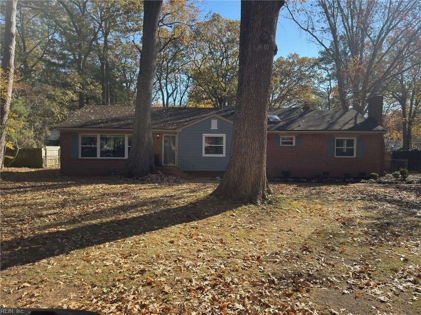 Welcome to this beautiful Bellamy Manor home in the heart of - Beach Home for sale in Virginia Beach, Virginia on Beachhouse.com