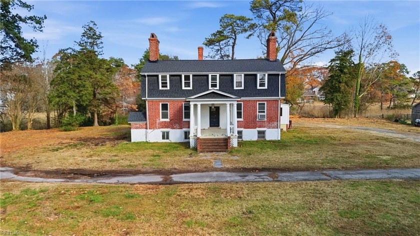 Historic home built in 1790. Home is not on the National - Beach Home for sale in Chesapeake, Virginia on Beachhouse.com