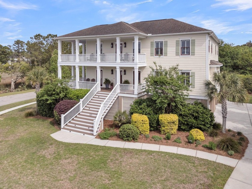 Luxury and elegance meets modern functionality at this pristine - Beach Home for sale in Mount Pleasant, South Carolina on Beachhouse.com