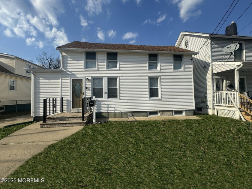 Welcome to this cozy 3 bed 2 bath in the heart of Keyport - Beach Home for sale in Keyport, New Jersey on Beachhouse.com