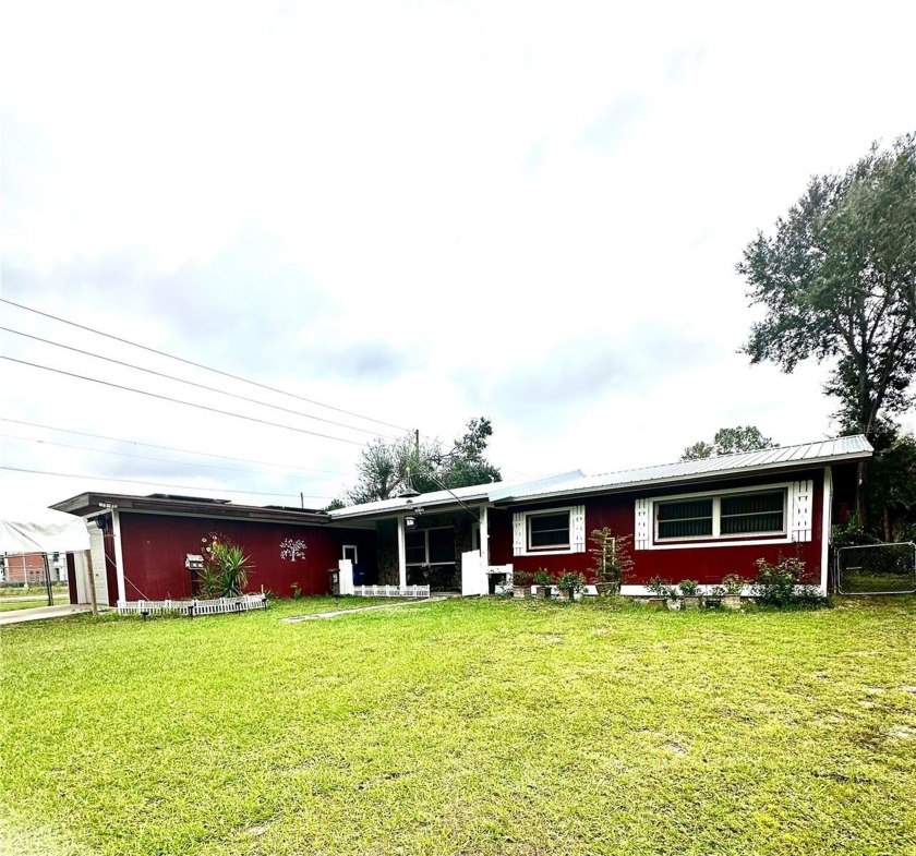 This Beautifully Maintained 3-bedroom, 2-bathroom Block - Beach Home for sale in Crystal River, Florida on Beachhouse.com
