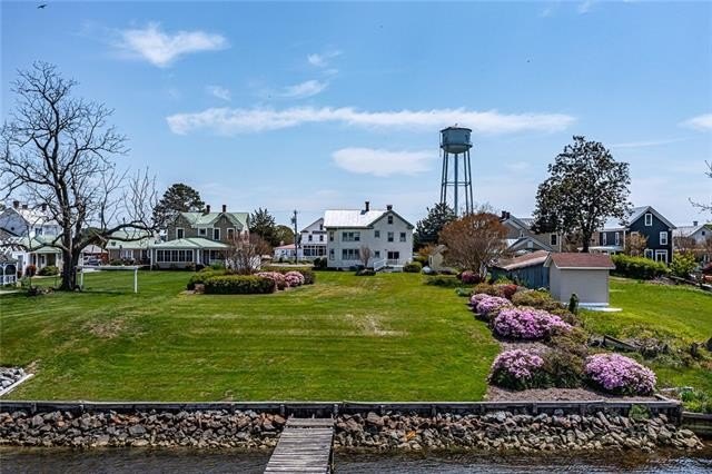 Location, Location, Location! Main Street Reedville! Enjoy water - Beach Home for sale in Reedville, Virginia on Beachhouse.com