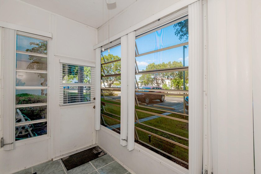 Beautiful condo 1 bedroom 1.5 bathrooms. This is come furnish - Beach Condo for sale in Lauderhill, Florida on Beachhouse.com