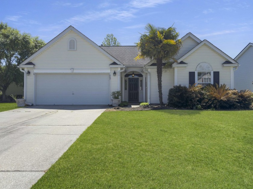 LOCATION! LOCATION! LOCATION! Welcome to 462 Maple Oak Lane in - Beach Home for sale in Charleston, South Carolina on Beachhouse.com