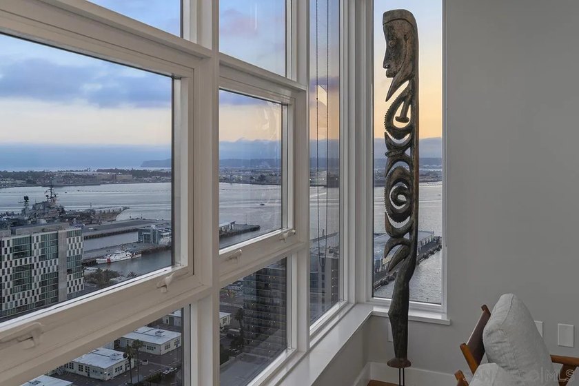 Perched high on the 27th floor, this rare end unit residence at - Beach Condo for sale in San Diego, California on Beachhouse.com