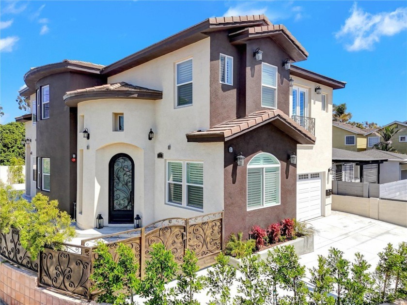 Gorgeous, custom, multi-generational home in Surf City with - Beach Home for sale in Huntington Beach, California on Beachhouse.com