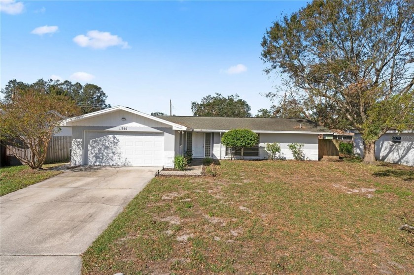 * * GREAT OPPORTUNITY FOR SOMEONE WHO NEEDS LARGE GARAGE AND - Beach Home for sale in Largo, Florida on Beachhouse.com