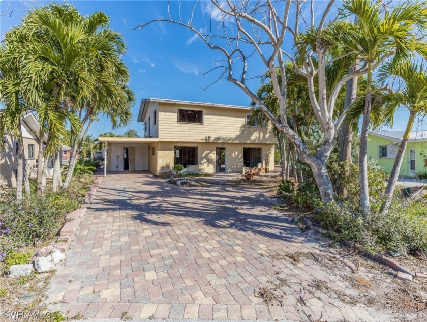 Gulf Access Opportunity! Here is your chance to renovate a canal - Beach Home for sale in Fort Myers Beach, Florida on Beachhouse.com