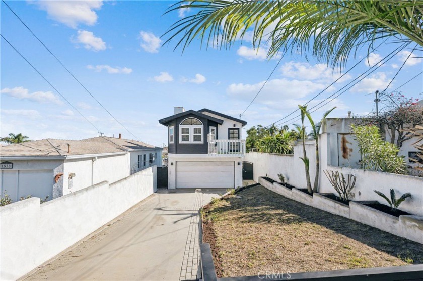 Discover this recently updated 2-bedroom, 2.5-bathroom beach - Beach Home for sale in Redondo Beach, California on Beachhouse.com