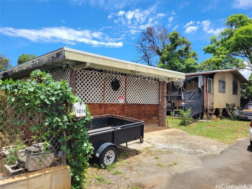 Calling all contractors! Homes for sale down a private road in a - Beach Lot for sale in Honolulu, Hawaii on Beachhouse.com