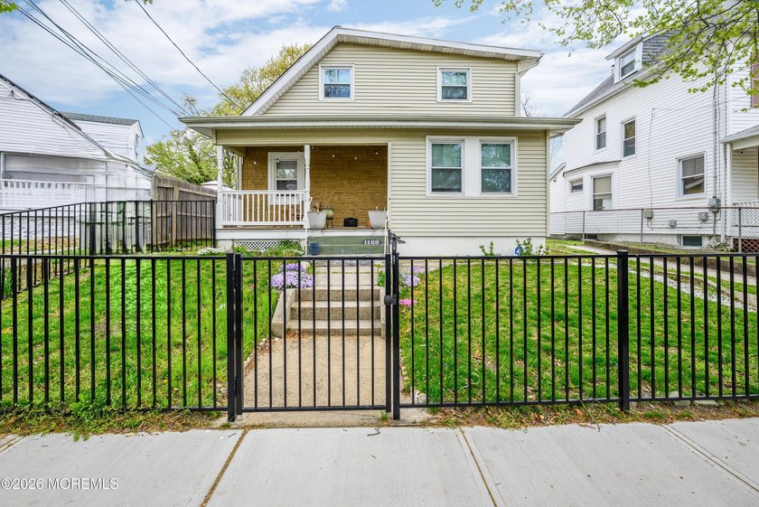 TRUE MOTHER / DAUGHTER HOME! Spacious and versatile 4-bedroom, 2 - Beach Home for sale in Asbury Park, New Jersey on Beachhouse.com