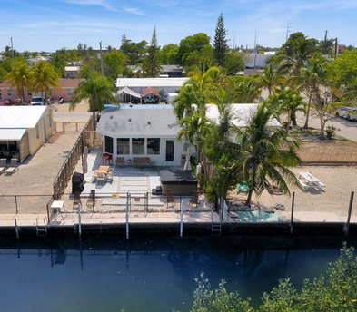 Extraordinary in every way! Casa Kokomo is your ticket to chic - Beach Home for sale in Marathon, Florida on Beachhouse.com