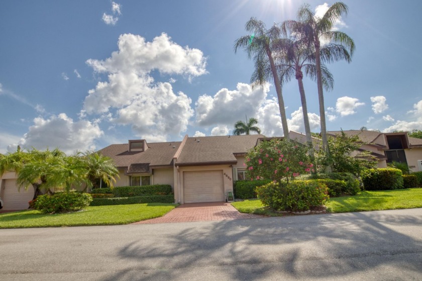 2/2.5 villa w. one car garage & over-sized Florida Rm - Beach Home for sale in Lake Worth, Florida on Beachhouse.com