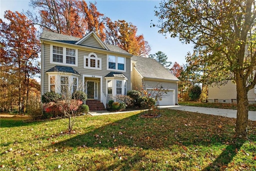 Beautifully maintained 4-bedroom, 2.5-bath home on 0.67 acres - Beach Home for sale in Newport News, Virginia on Beachhouse.com