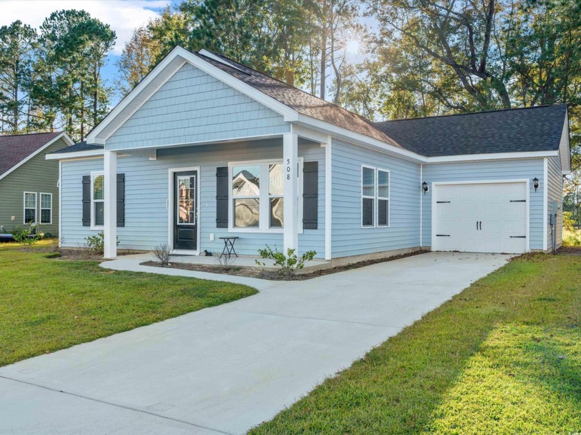 Gorgeous like-new home in Longs! This 3 bedroom 2 full bath - Beach Home for sale in Longs, South Carolina on Beachhouse.com