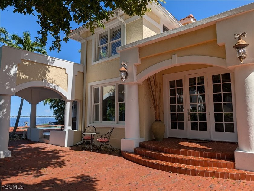 This exceptional 3 Bedroom + Den, 2.5 Bath riverfront residence - Beach Home for sale in Fort Myers, Florida on Beachhouse.com