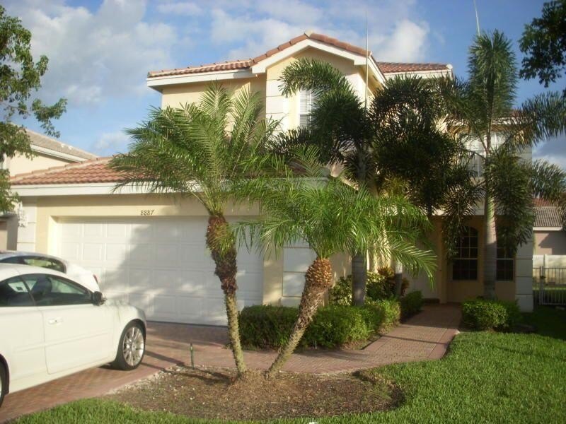 Live in a luxury community Home has a lake view great place to - Beach Home for sale in Boynton Beach, Florida on Beachhouse.com