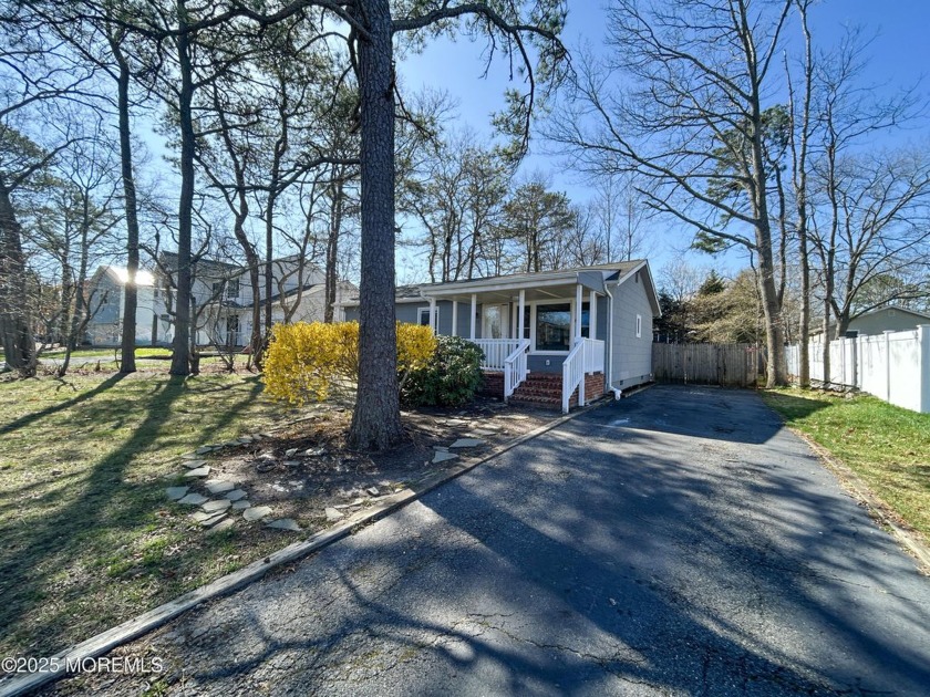 Adorable 3 bedroom 1 bath ranch, ready for that perfect family - Beach Home for sale in Manahawkin, New Jersey on Beachhouse.com