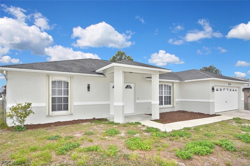 LOCATION, LOW LEHIGH TAXES, AND MOVE-IN READY! This beautifully - Beach Home for sale in Lehigh Acres, Florida on Beachhouse.com
