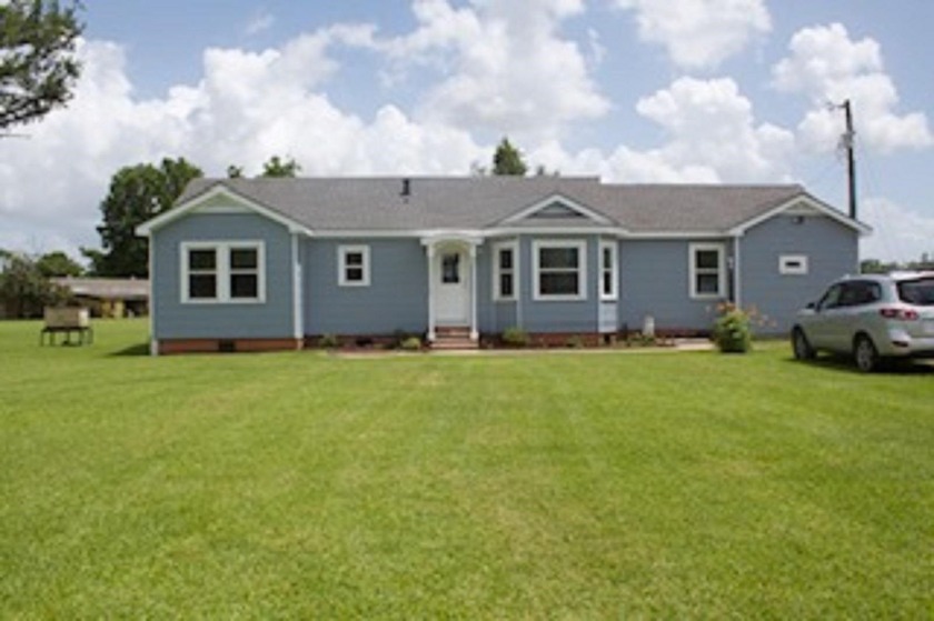 WELCOME.... to this charming updated 4 bedroom, 2 bathroom home - Beach Home for sale in Houma, Louisiana on Beachhouse.com