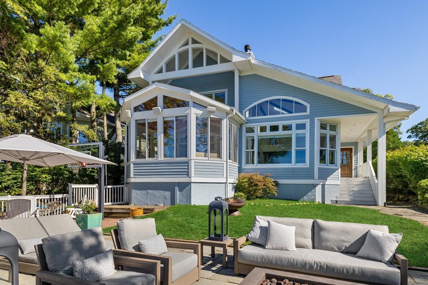 Just over 1 hr. from Chicago, this stylish Lakeshore Dr. retreat - Beach Home for sale in New Buffalo, Michigan on Beachhouse.com