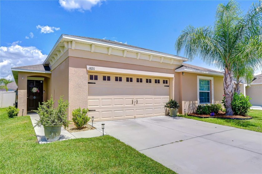 Welcome to this beautifully designed 4-bedroom, 2-bathroom split - Beach Home for sale in Ruskin, Florida on Beachhouse.com