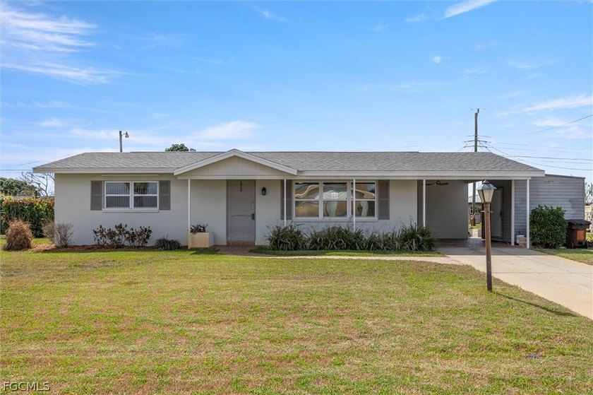 Completely updated and charming 2 BR/1Bath Single Family home in - Beach Home for sale in Lehigh Acres, Florida on Beachhouse.com