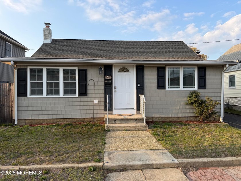 Hazlet's got it all! Great 3 bedroom, 1 bath home on the west - Beach Home for sale in Hazlet, New Jersey on Beachhouse.com