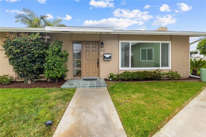 Welcome to this charming 55+ community home in Bay Cliff Village - Beach Home for sale in San Clemente, California on Beachhouse.com