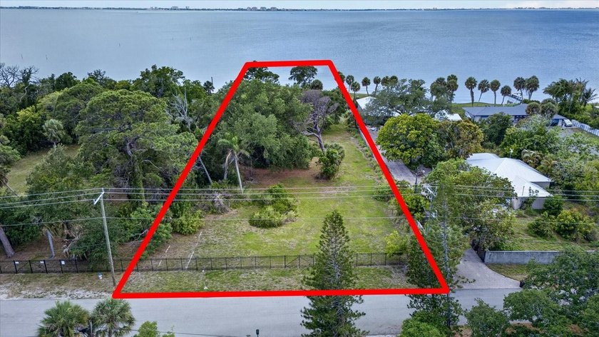Discover a once-in-a-lifetime opportunity to own a PREMIER 1 - Beach Lot for sale in Sarasota, Florida on Beachhouse.com