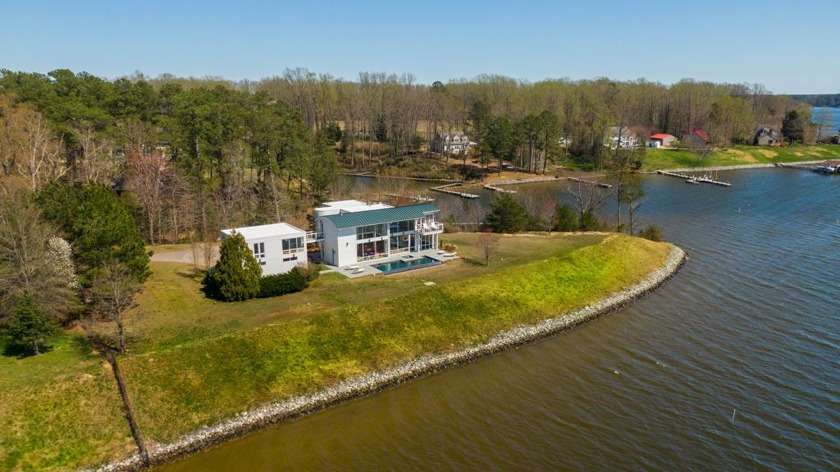 With a gated entrance, this 2.5+ acre peninsula provides an - Beach Home for sale in Burgess, Virginia on Beachhouse.com