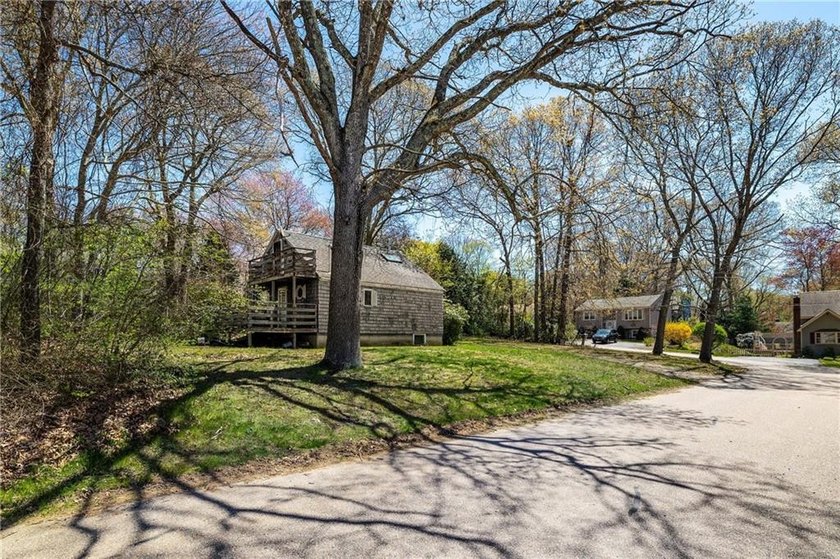 Investors dream in Narragansett's desirable Pettaquamscutt Lake - Beach Home for sale in Narragansett, Rhode Island on Beachhouse.com