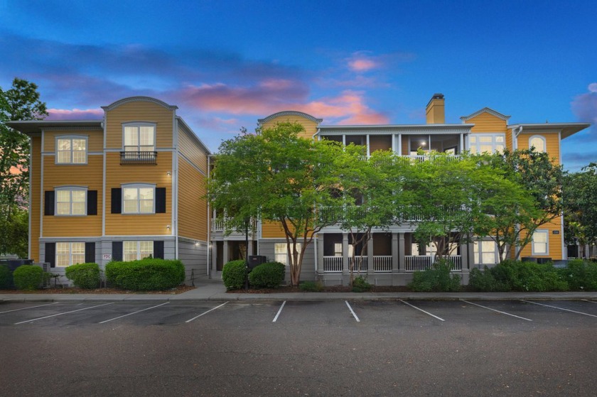 Discover your ideal Charleston haven in Mira Vista, a gated - Beach Home for sale in Charleston, South Carolina on Beachhouse.com