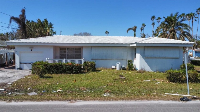 REDINGTON BEACH!  This property offers you a chance to create - Beach Home for sale in Redington Beach, Florida on Beachhouse.com