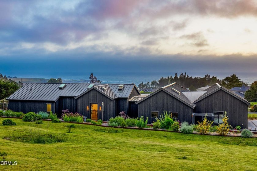Breathtaking panoramic whitewater ocean, headland, and blue - Beach Home for sale in Mendocino, California on Beachhouse.com