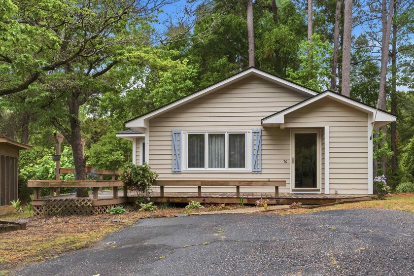 Don't miss a great opportunity to own this 2 BR/2 BA Cottage - Beach Home for sale in Little River, South Carolina on Beachhouse.com