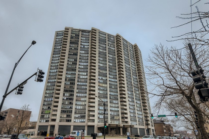 Enjoy stunning lake and city views from this high-floor - Beach Condo for sale in Chicago, Illinois on Beachhouse.com