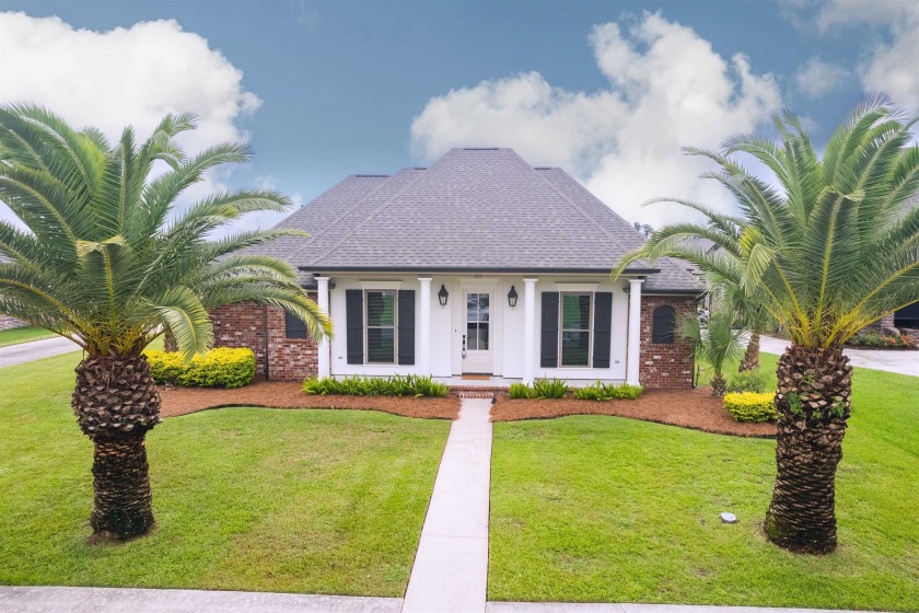 This 4-bedroom, 3.5-bath home sits on a navigable canal and is - Beach Home for sale in Houma, Louisiana on Beachhouse.com