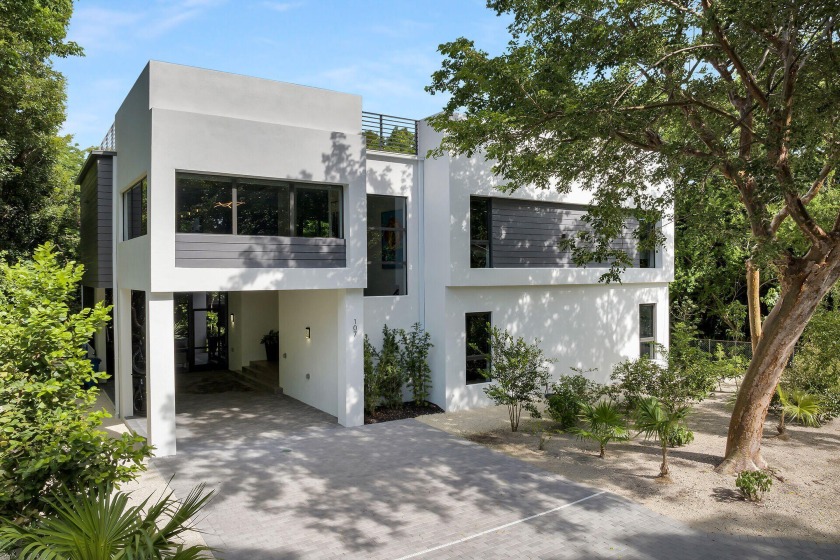 **Luxury 5-Bedroom Home in the Florida Keys**Welcome to your - Beach Home for sale in Key Largo, Florida on Beachhouse.com