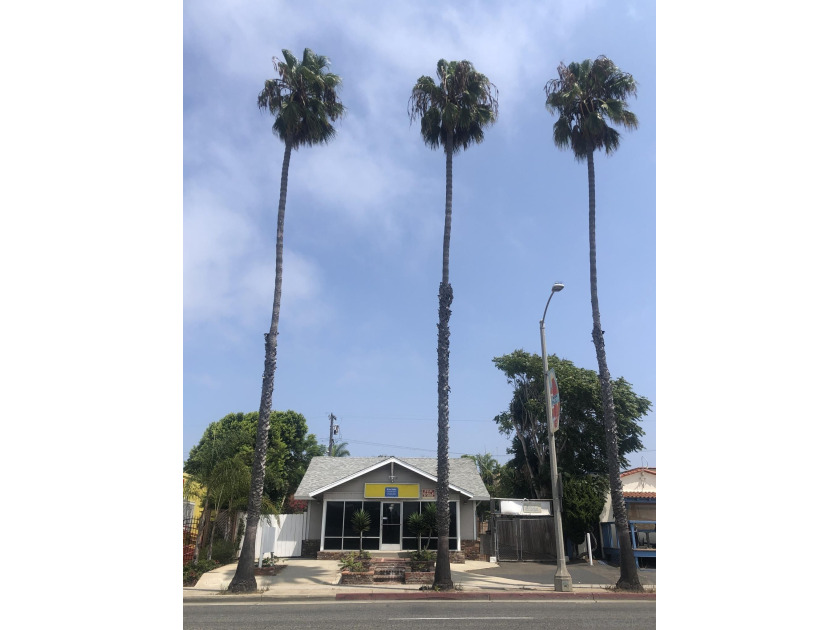 The building is a standalone 1,230 square feet with a 2nd floor - Beach Commercial for sale in Oceanside, California on Beachhouse.com