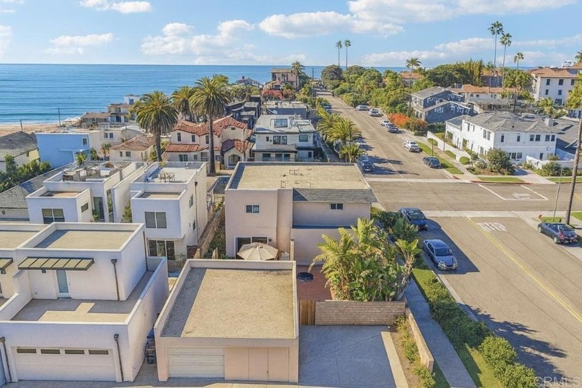 Just one block from Moonlight Beach, this rare Encinitas coastal - Beach Townhome/Townhouse for sale in Encinitas, California on Beachhouse.com