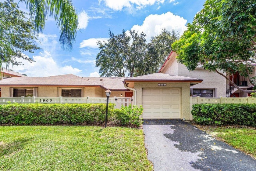 Exceptional 2 bedroom and 2 bathroom spacious villa with garage - Beach Home for sale in Pompano Beach, Florida on Beachhouse.com