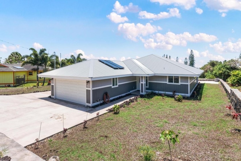 Brand-new 3 bedroom, 2 bathroom home with a large open floor - Beach Home for sale in Naalehu, Hawaii on Beachhouse.com