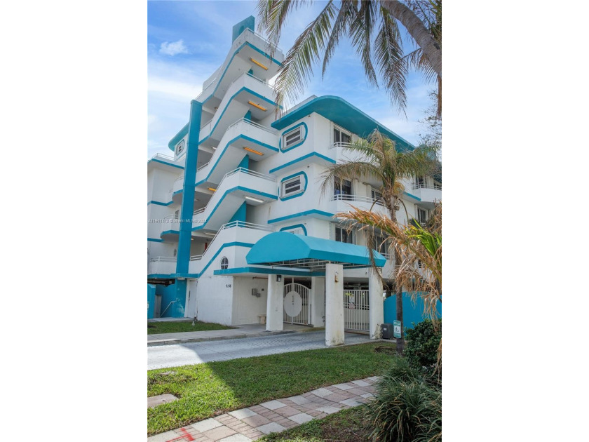 Beautiful 1/1.5 apartment in sought-after town of SURFSIDE. In - Beach Condo for sale in Surfside, Florida on Beachhouse.com
